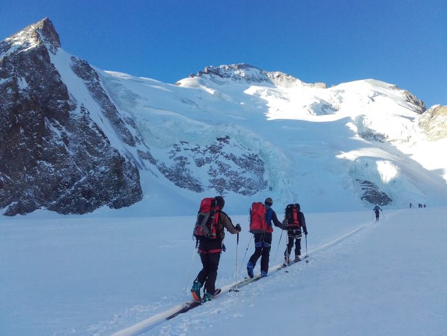 Raid à ski dans le massif des Ecrins.