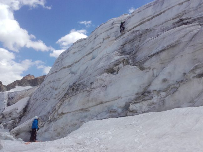 Escalade de séracs sur le glacier de la Girose.