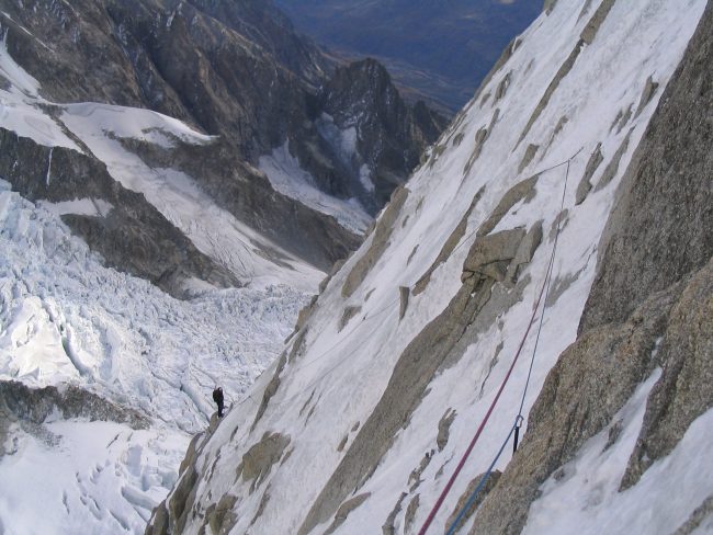 Grand pilier d'angle, goulotte céchinel nominé.