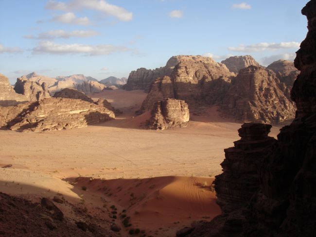 Déert de sable et de roc de Wadi Rum an Jordanie.