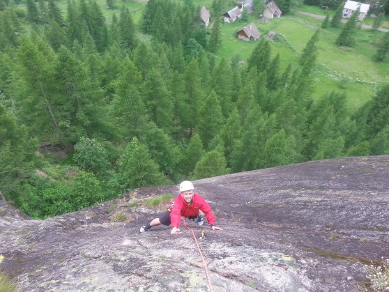 Grande voie initiation escalade à Ailefroide.