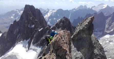 La Traversée du Pavé à le Meije Orientale avec un guide de haute montagne.