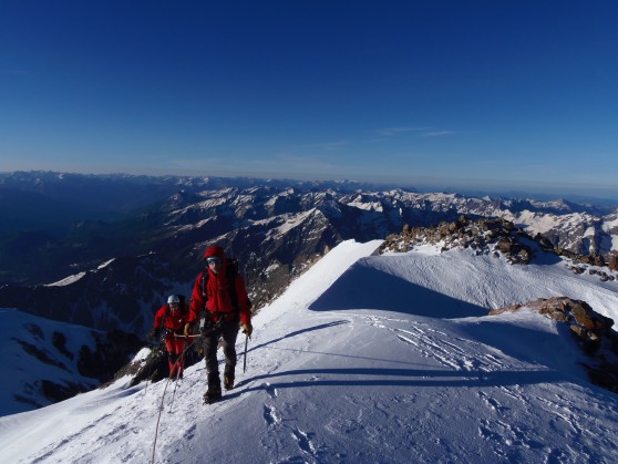 Pelvoux, pointe Puiseux avec un guide.