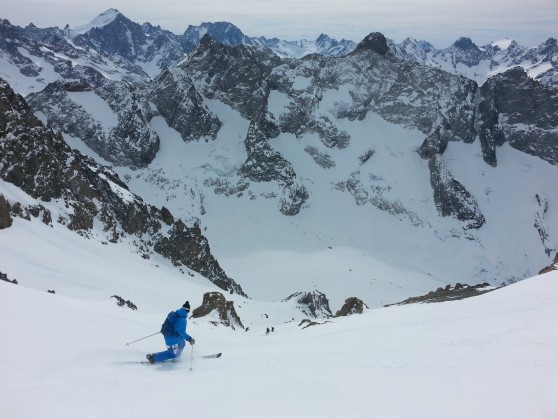 Ski hors piste dans les Ecrins.