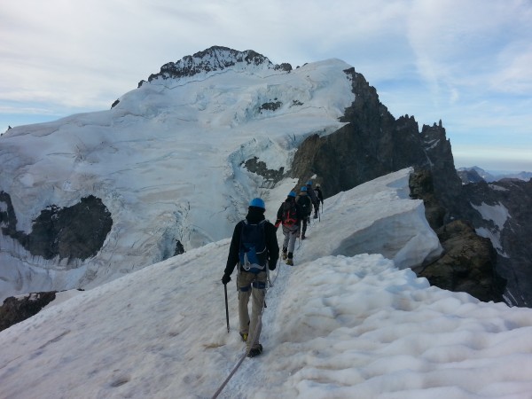 Descente face au dome des ecrins.