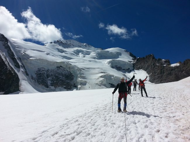 Le dome des ecrins avec un guide.