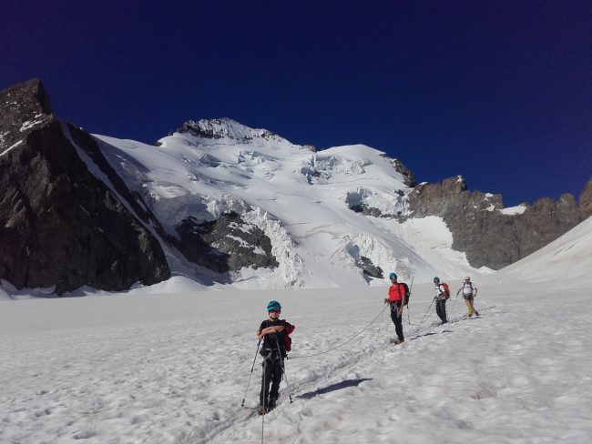 Stage initiation à l'alpinisme dans les Ecrins.