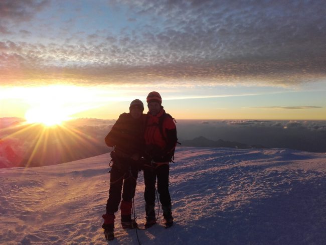 Sommet du Mont Blanc au lever du jour.