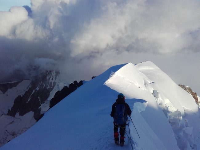 Descente du Mont Blanc vers le refuge du Goûter.