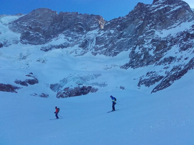 Ski hors piste avec le bureau des guides à la Grave.