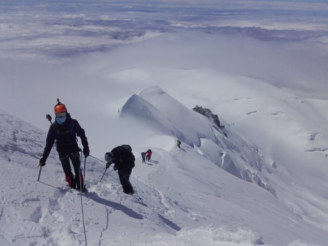 Ascension du Mont Blanc par l'arête des Bosses.