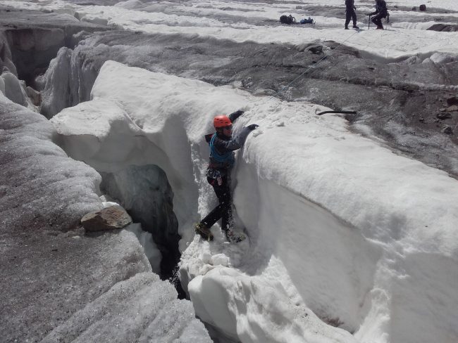 Exercice de chute en crevasse au glacier Blanc.