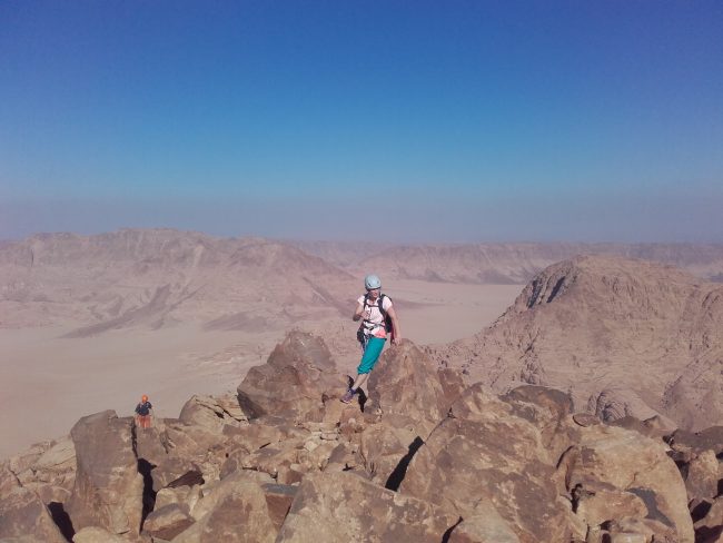 L'arrivée au sommet du Jebel Burdah à Wadi Rum.