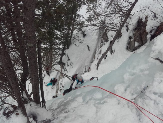 Initaiation en 2 jours à la cascade de glace dans le Queyras.