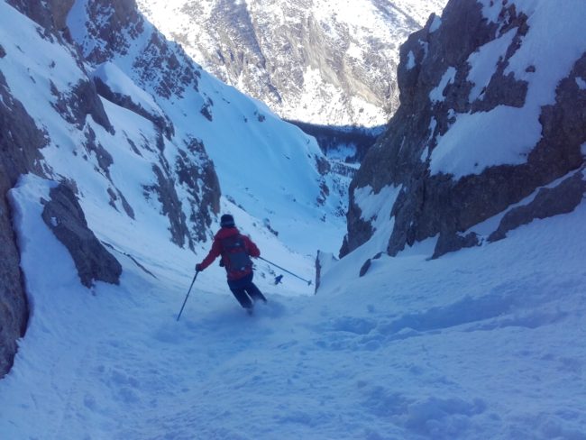 Ski en face Nord de l'Aiguillas.