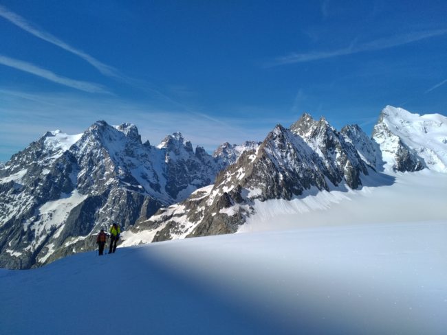 Stage d'initaition à l'alpinisme sur le glacier blanc.