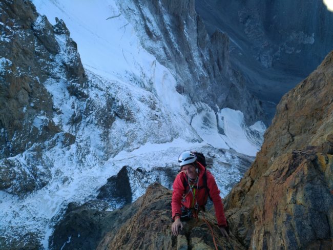 Escalade de l'arête ouest de la pointe Puiseux au Pelvoux.